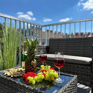 Apartment New With Spacious Balcony 18, Wien